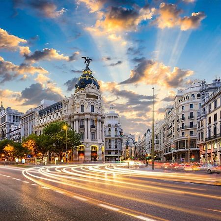 La Reina De Gran Via - Parking Tph Bed & Breakfast Madrid Exterior foto