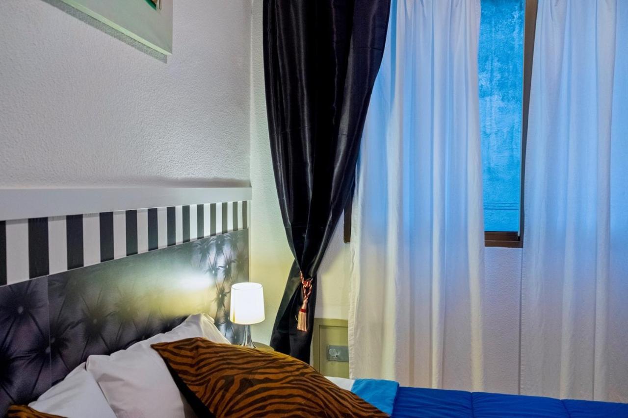 La Reina De Gran Via - Parking Tph Bed & Breakfast Madrid Exterior foto